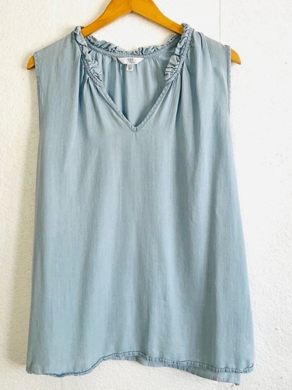 Sleeveless Ruffled V-Neck Tank Top - Light Blue